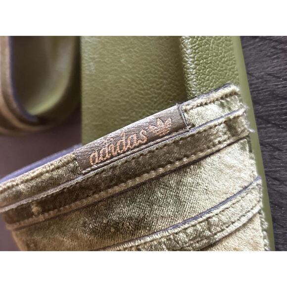 Adidas Womens Green Slides Velvet Suede Size 7 Casual - Picture 6 of 6